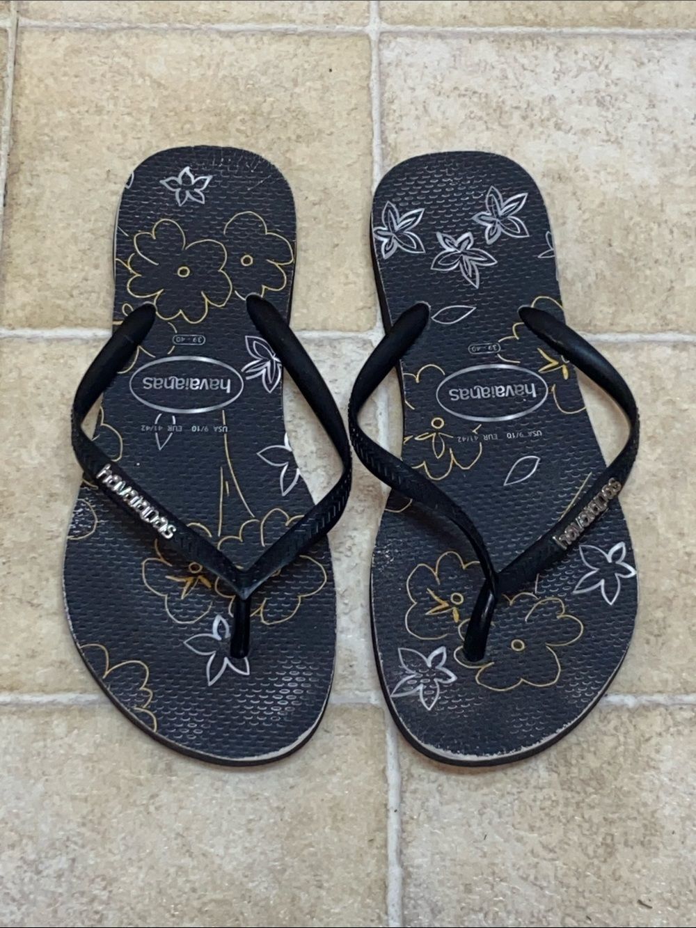 Havaianas Slim Metal Logo Black and Yellow Floral Sandals SiUSA 9-10